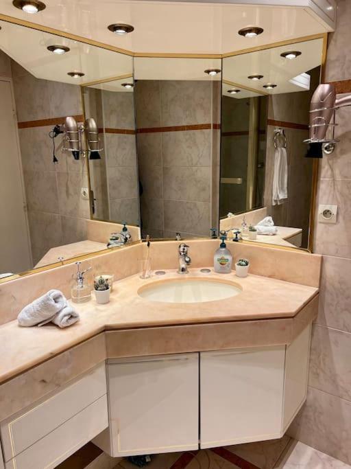 בזונס Comfy, Cosy, And Spacious Apartment Near Paris מראה חיצוני תמונה